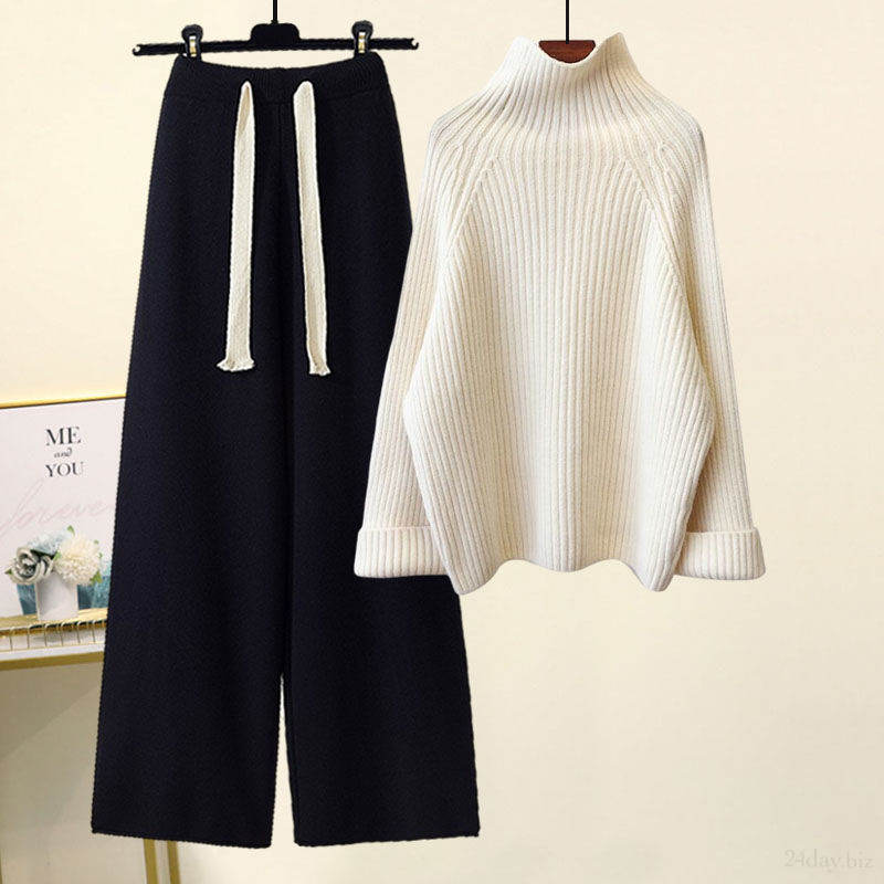 ホワイトセーター+ブラックパンツ