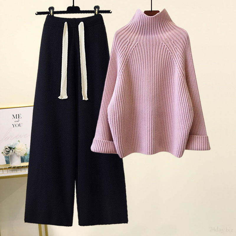 ピンクセーター+ブラックパンツ